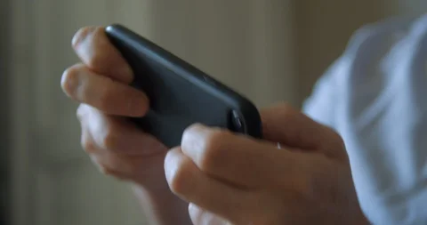 Game playing on smartphone Stockbeeldmateriaal 106367344