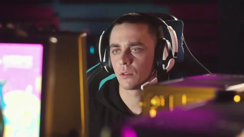 The gamer is actively involved in a computer game Видео 149504051