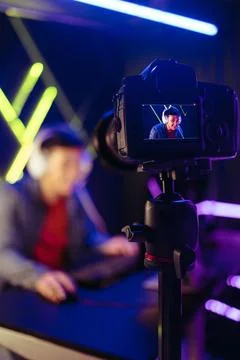 Gamer live streaming his gameplay to his online subscribers on a streaming .. Stock Photos