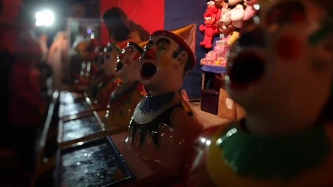 Games inside an amusement park Vidéo 90980629