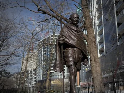 Gandhi Statue side Fotos Stock