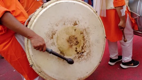 Ganesh immersion procession, Dhol tasha pathak playing traditional dhol Stock Footage 252015652
