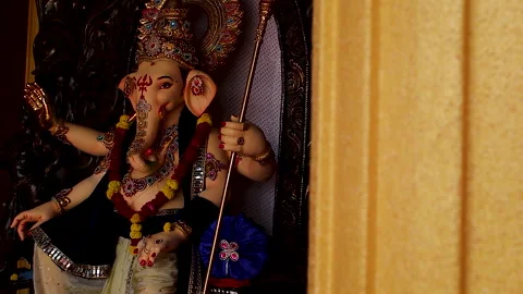 Ganesha idol with blurred foreground and copy space in India 스톡 동영상 346362305