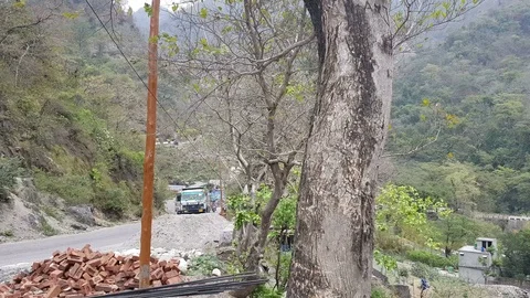 Ganga river flow in Uttarakhand Vídeo Stock 106711591