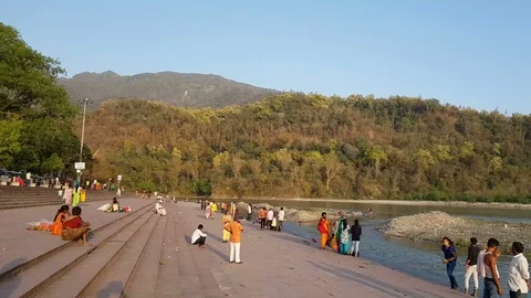 Ganga river flow in Uttarakhand Vídeo Stock 106714252