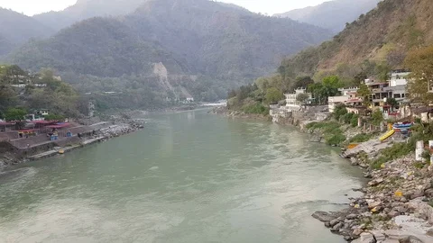 Ganga river flow in Uttarakhand Vídeo Stock 106714451