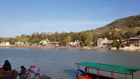 Ganga river flow in Uttarakhand Vídeo Stock 106715296