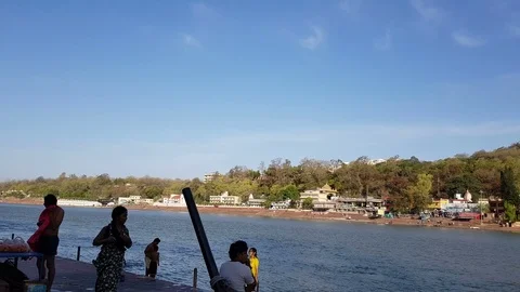 Ganga river flow in Uttarakhand 库存影片 106715424