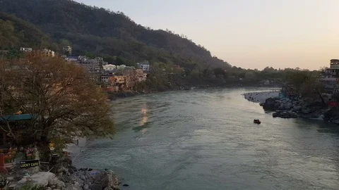 Ganga river flow in Uttarakhand 库存影片 106715845