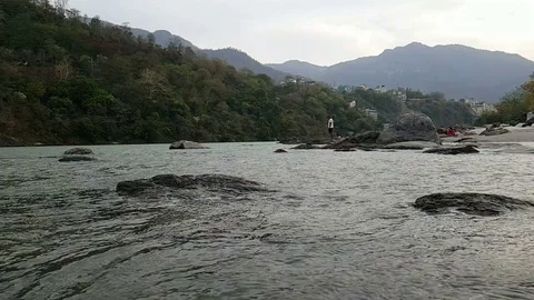Ganga river flow in Uttarakhand 库存影片 106716030