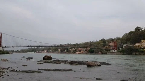 Ganga river flow in Uttarakhand 库存影片 106716208