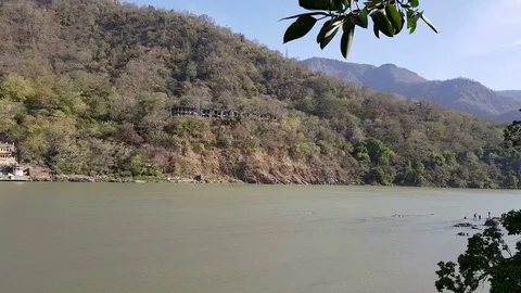 Ganga river flow in Uttarakhand 库存影片 106716280