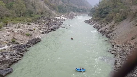 Ganga river flow in Uttarakhand 库存影片 106717053