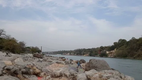 Ganga river flow in Uttarakhand 库存影片 106717276