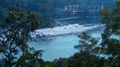 The Ganges River has long been considered a sacred river for Hindus 库存影片 330894503