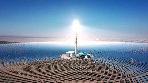 Gansu, 12 october 2025: Mirrors Concentrate Sunlight Into the Clean Energy Видео 324918485