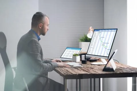 Gantt List Or Chart On Computer Stock-Fotos