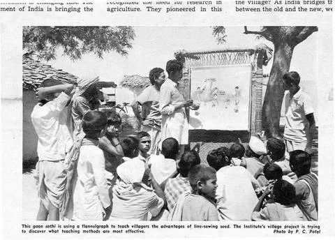 This gaon sathi using flannelgraph teach villagers advantages line sowing ... Stockfoto's
