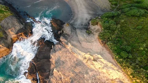The Gap in Piha Beach Stockbeeldmateriaal 101764066