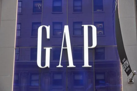 Gap storefront and logo. Stockfoto's
