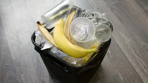 Garbage basket, stop motion Stock Footage 167325829