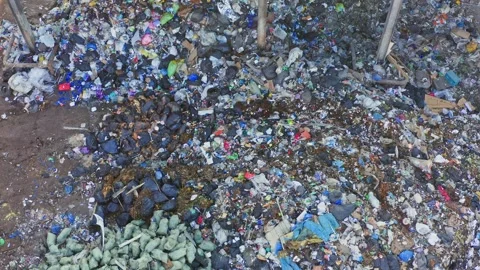 Garbage collecting and sorting site Vídeo Stock 248642451