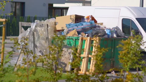 Garbage container in the city in 4k slow motion 60fps Vidéo 165457137