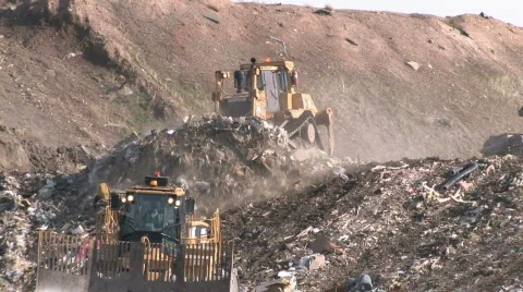 Garbage dump bull dozers pollution close P HD Видео 129022