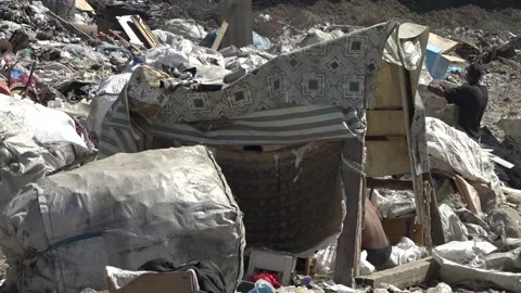 Garbage dump. People will take out the garbage.Uzhhorod. Ukraine - June 22, 2020 Vídeos de archivo 143908003