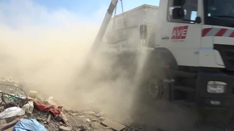 Garbage dump. People will take out the garbage.Uzhhorod. Ukraine - June 22, 2020 Vídeos de archivo 143909776