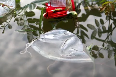 Garbage is dumped into the river Stockfoto's