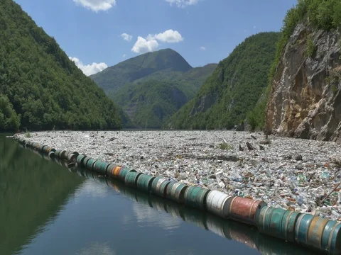 Garbage floating in a rivers 4 Stock-Footage 83397126