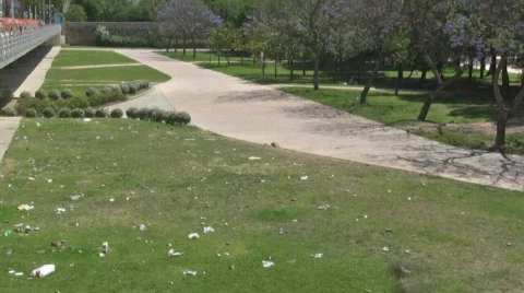 Garbage on the garden 库存影片 450419