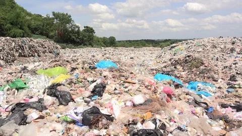 Garbage mountain zoom in Stock Footage 91069132