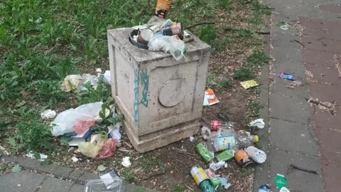 Garbage in the park 動画素材 240958000