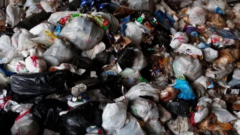 Garbage pile. 4K Vídeo Stock 77450167