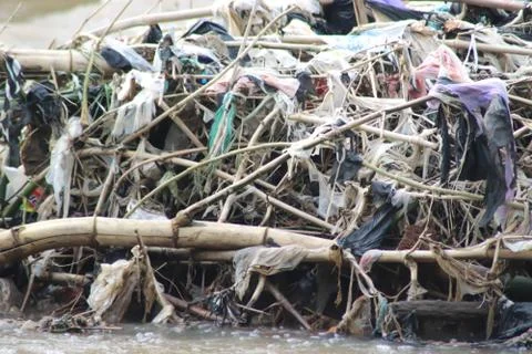 Garbage in the river - Image Stock Photos