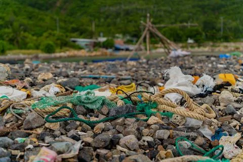 Garbage on the seashore. Stockfoto's