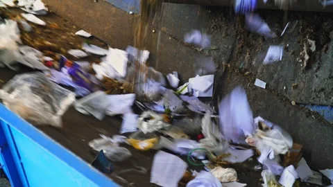 Garbage sorting conveyor on a waste recycling plant , Recycling 4k (UHD) Vidéo 112260827