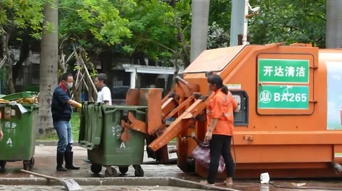 Garbage transfer station, workers are loading and unloading garbage Video stock 66184974