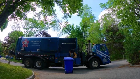 Garbage Truck, Massachusetts, USA Vídeo Stock 166323899