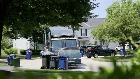Garbage truck unloading a garbage can. USA. Naperville IL 20.07.2022 Video stock 201951843