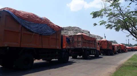 Garbage trucks queue 스톡 사진