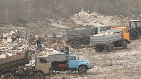 Garbage trucks unload garbage on a dump Video stock 41710332