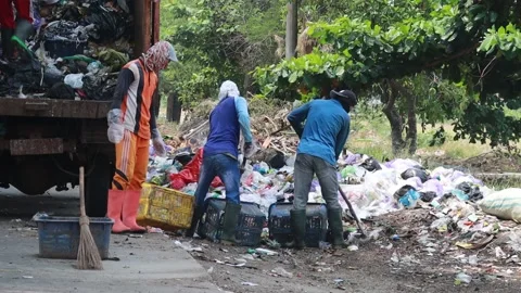 Garbage worker, while transporting piles of garbage Stock Footage 163020956