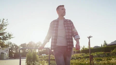 Garden center worker pulling a trolley with plants Stock-Footage 268229484
