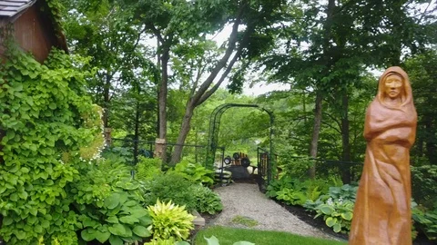 Garden Drone view pull to wide Vídeo Stock 95682861