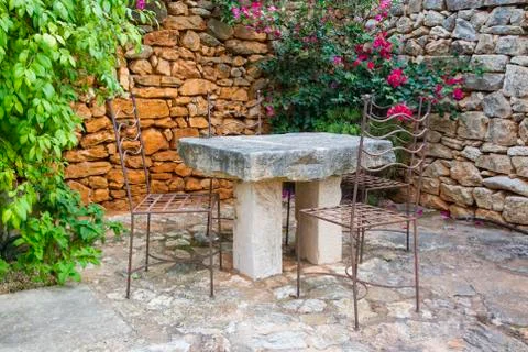 Garden stone table Foto stock