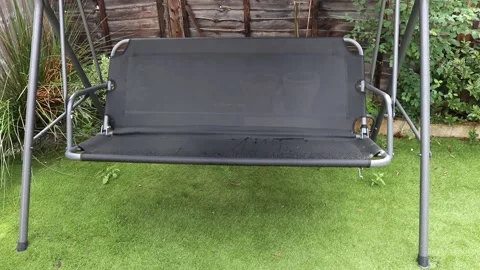 Garden swing 스톡 동영상 131960186