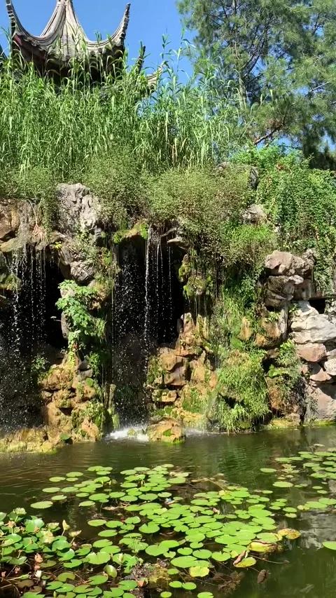 Garden waterfall in Suzhou 스톡 동영상 342630070